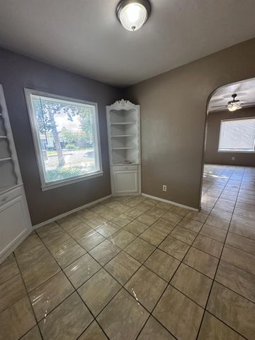 626 W Vassar Avenue, Fresno, CA 93705