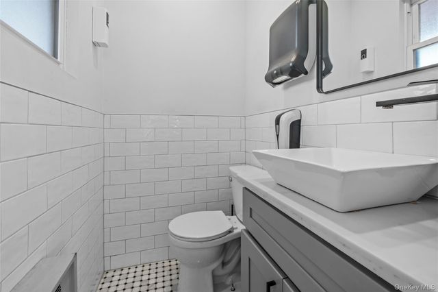 1 E Broadway 7O, Long Beach, NY 11561