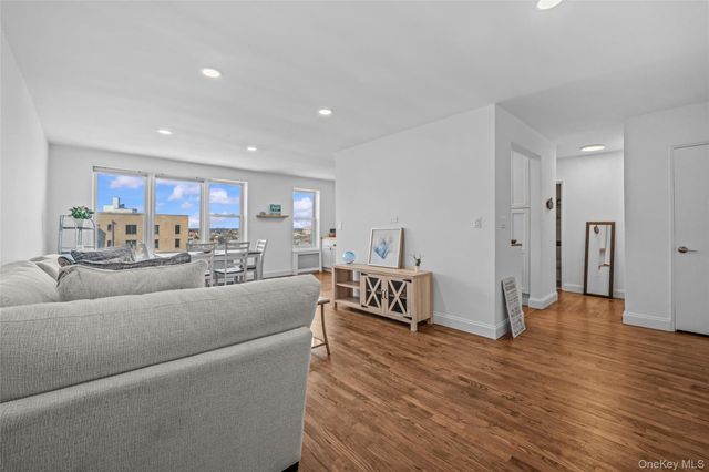 1 E Broadway 7O, Long Beach, NY 11561