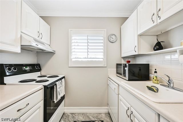 1100 Gulf Shore BLVD N 304, Naples, FL 34102