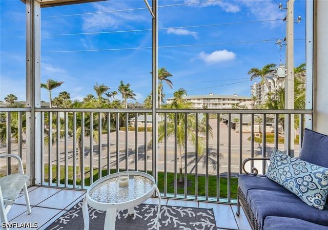 1100 Gulf Shore BLVD N 304, Naples, FL 34102