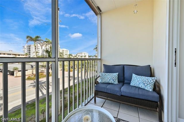 1100 Gulf Shore BLVD N 304, Naples, FL 34102