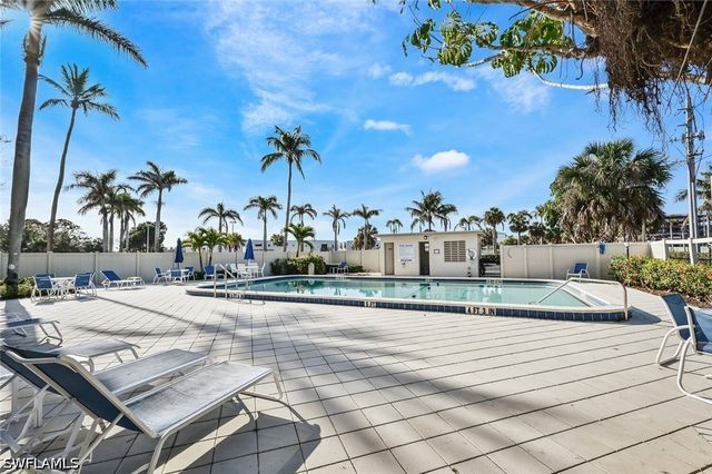 1100 Gulf Shore BLVD N 304, Naples, FL 34102