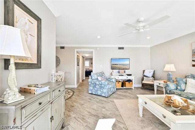 1100 Gulf Shore BLVD N 304, Naples, FL 34102