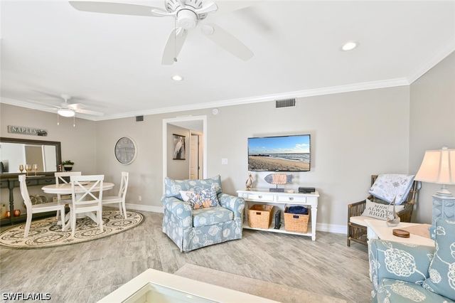 1100 Gulf Shore BLVD N 304, Naples, FL 34102