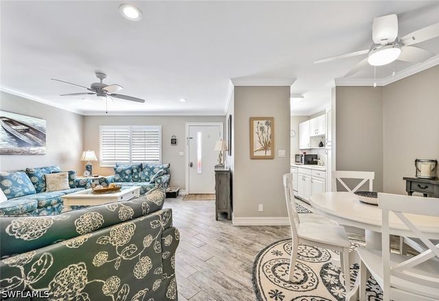 1100 Gulf Shore BLVD N 304, Naples, FL 34102