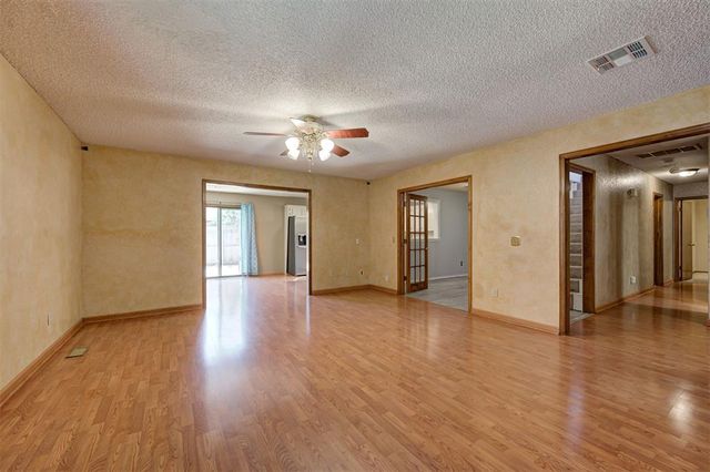 11704 SW 3rd Street, Yukon, OK 73099