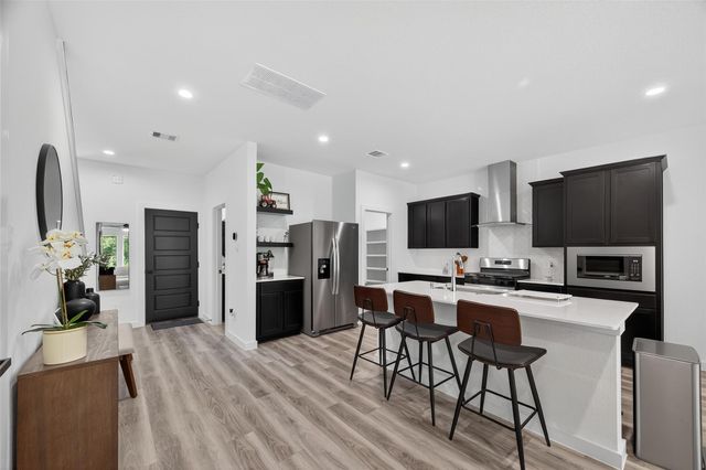 3233 Creston Gate Drive, Houston, TX 77047