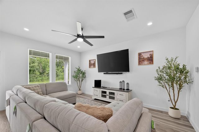 3233 Creston Gate Drive, Houston, TX 77047