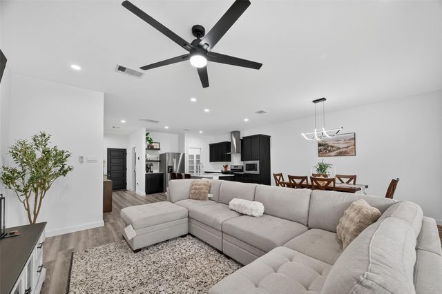 3233 Creston Gate Drive, Houston, TX 77047