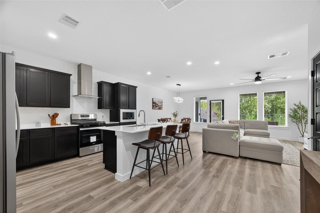 3233 Creston Gate Drive, Houston, TX 77047