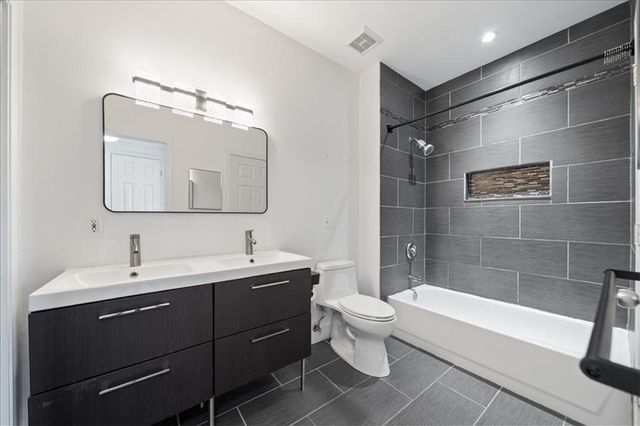 11625 Tomahawk Creek Parkway L, Leawood, KS 66211