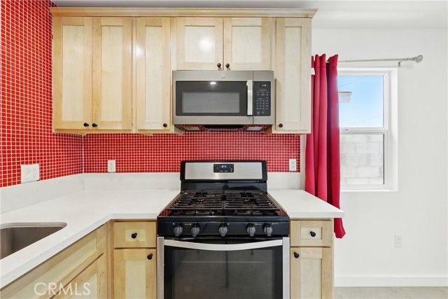 500 64th, Los Angeles, CA 90003