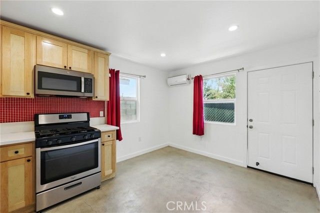 500 64th, Los Angeles, CA 90003