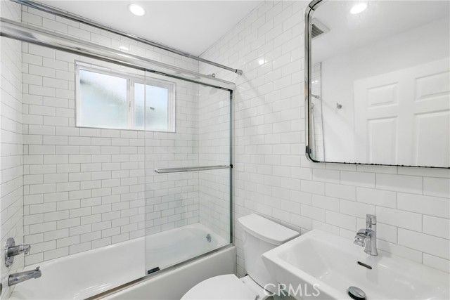 500 64th, Los Angeles, CA 90003