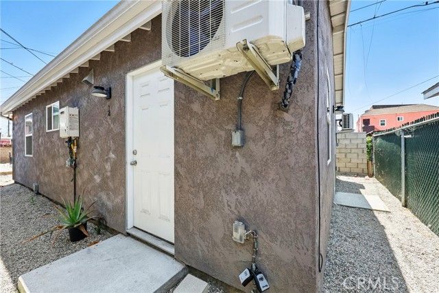 500 64th, Los Angeles, CA 90003