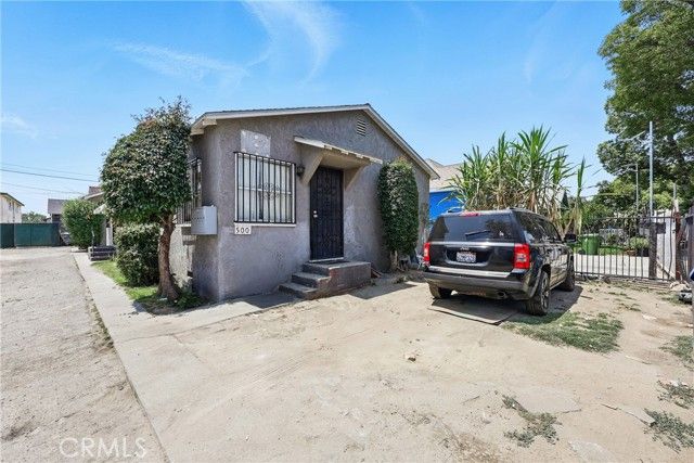 500 64th, Los Angeles, CA 90003