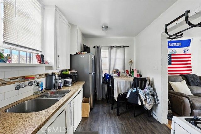 500 64th, Los Angeles, CA 90003