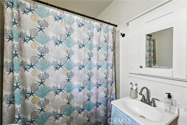 500 64th, Los Angeles, CA 90003