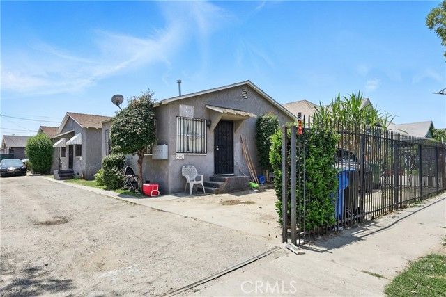 500 64th, Los Angeles, CA 90003