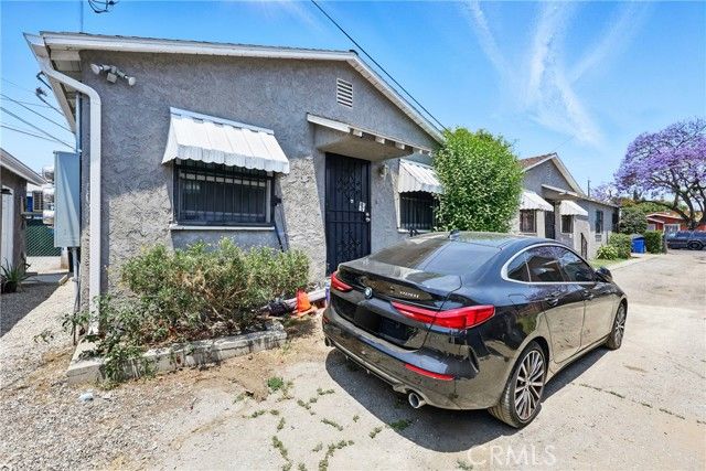 500 64th, Los Angeles, CA 90003