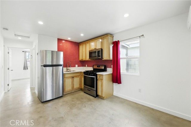 500 64th, Los Angeles, CA 90003