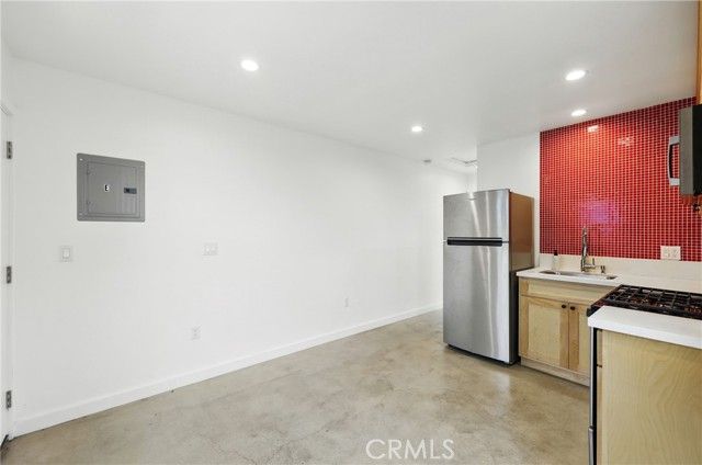 500 64th, Los Angeles, CA 90003