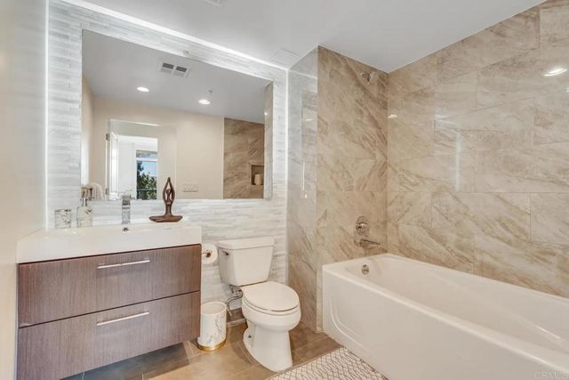 510 1st Ave 402, San Diego, CA 92101