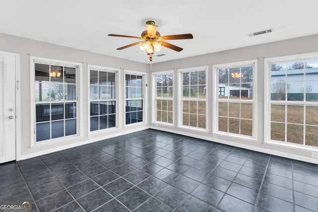 5563 Pine Street, Lula, GA 30554