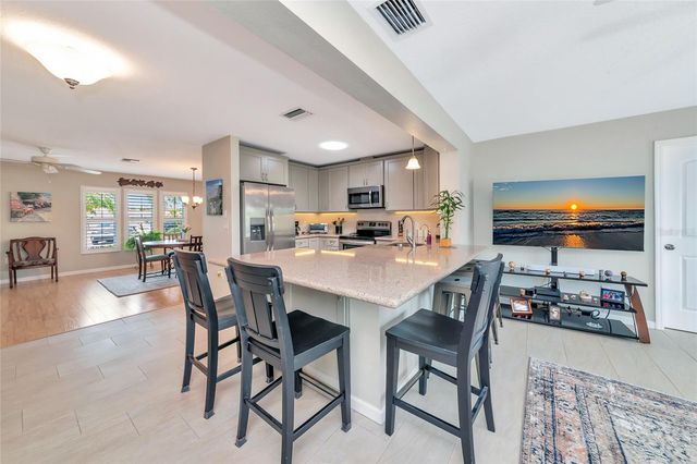 422 CIRCLEWOOD DRIVE H6, Venice, FL 34293