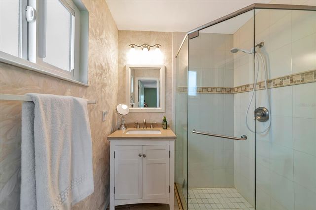 422 CIRCLEWOOD DRIVE H6, Venice, FL 34293