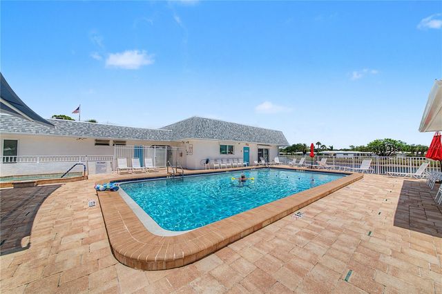 422 CIRCLEWOOD DRIVE H6, Venice, FL 34293