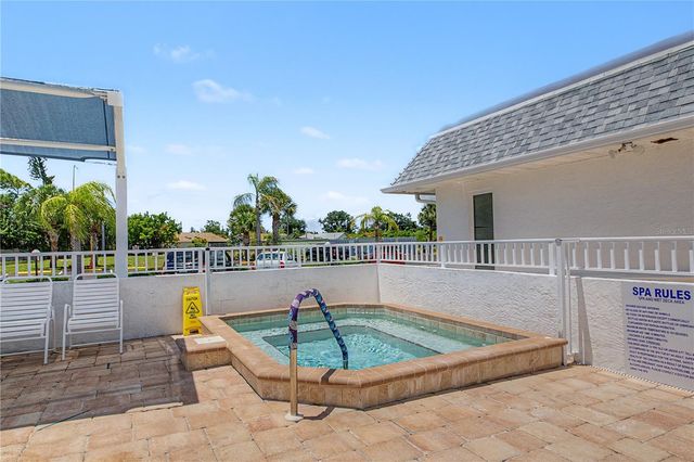 422 CIRCLEWOOD DRIVE H6, Venice, FL 34293