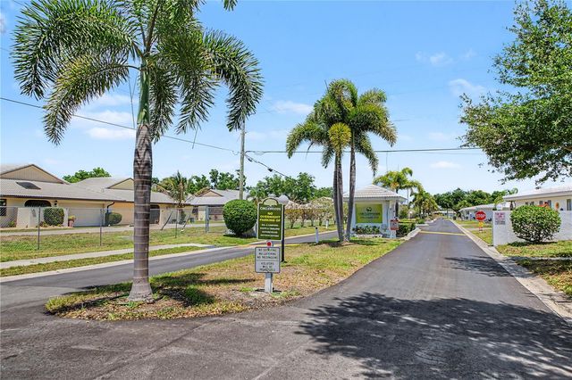 422 CIRCLEWOOD DRIVE H6, Venice, FL 34293