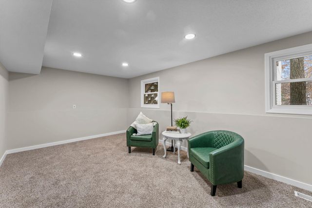 5610 Spencer Brook Drive NW, Cambridge, MN 55008