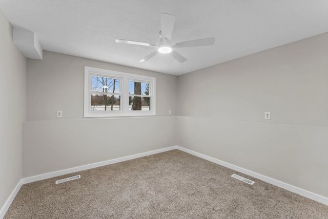 5610 Spencer Brook Drive NW, Cambridge, MN 55008