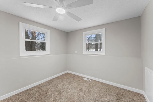 5610 Spencer Brook Drive NW, Cambridge, MN 55008