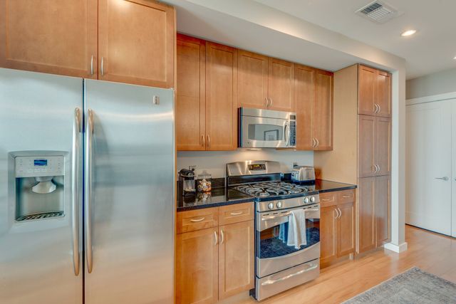 900 20th Ave S Apt 1606, Nashville, TN 37212