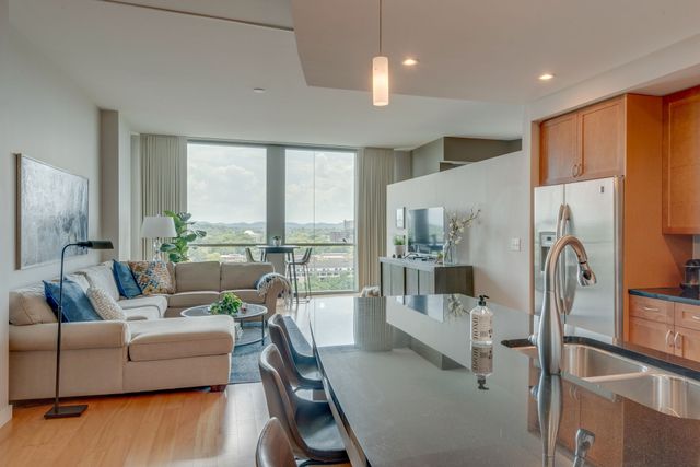 900 20th Ave S Apt 1606, Nashville, TN 37212
