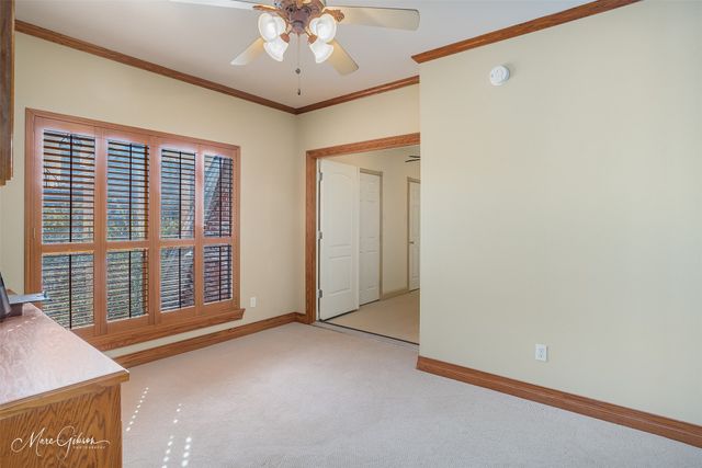 1069 Waters Edge Circle, Shreveport, LA 71106