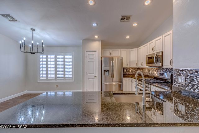 5577 W Painted Cliff Drive, Marana, AZ 85658