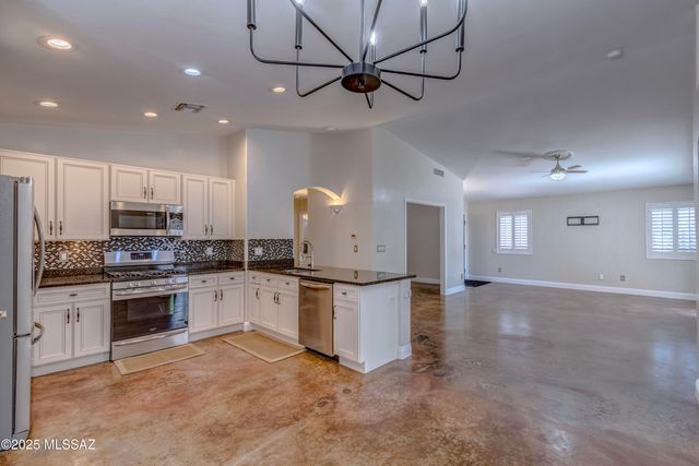 5577 W Painted Cliff Drive, Marana, AZ 85658