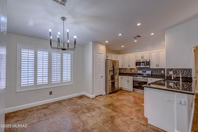 5577 W Painted Cliff Drive, Marana, AZ 85658