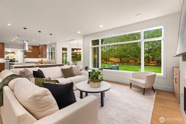 105 Windsor Drive SE, Sammamish, WA 98074