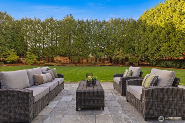 105 Windsor Drive SE, Sammamish, WA 98074