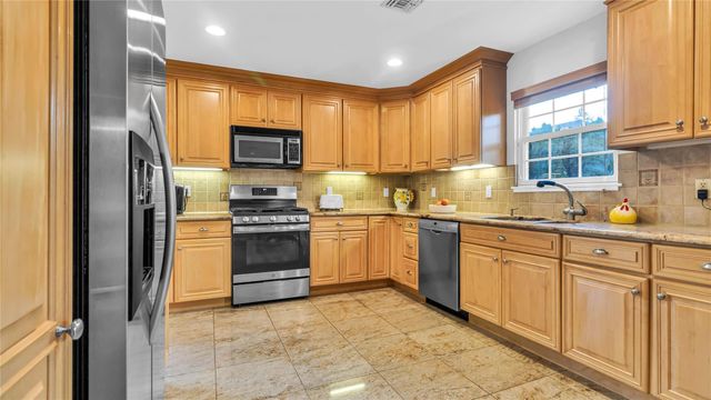 91 Chicago Avenue, Massapequa, NY 11758