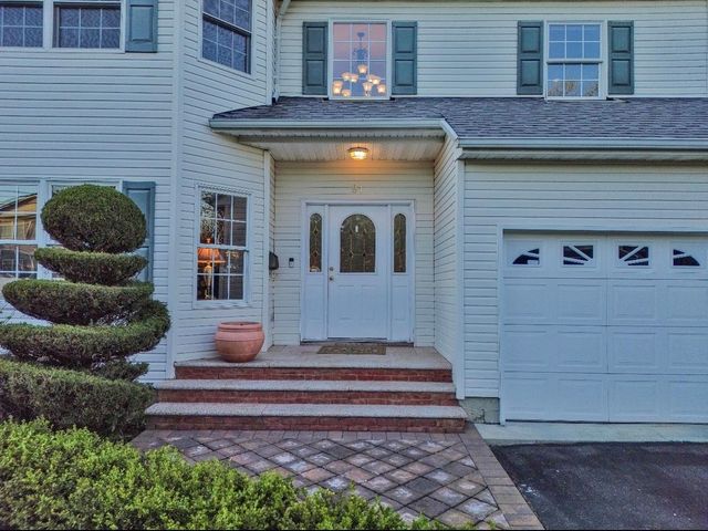 91 Chicago Avenue, Massapequa, NY 11758