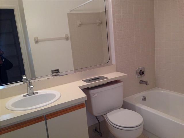 4716 NW 82nd Avenue, Lauderhill, FL 33351