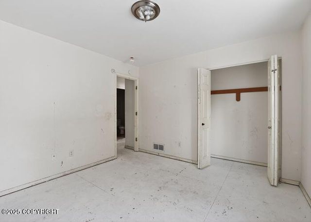 817 Shakespeare Circle, Anchorage, AK 99503