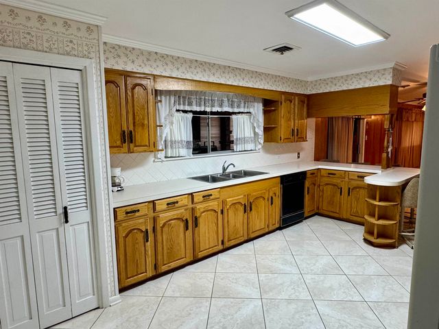 1002 Hilda St, Morgan City, LA 70380